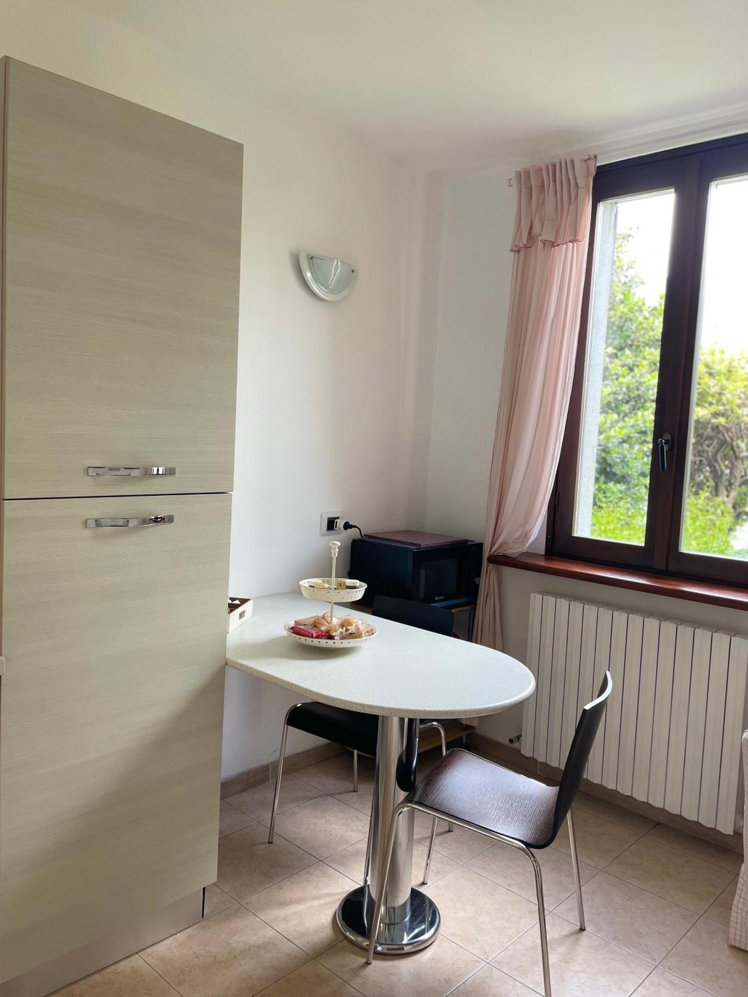 Peonia Apartment - Appartamento Vista Lago ليتْسّينو المظهر الخارجي الصورة